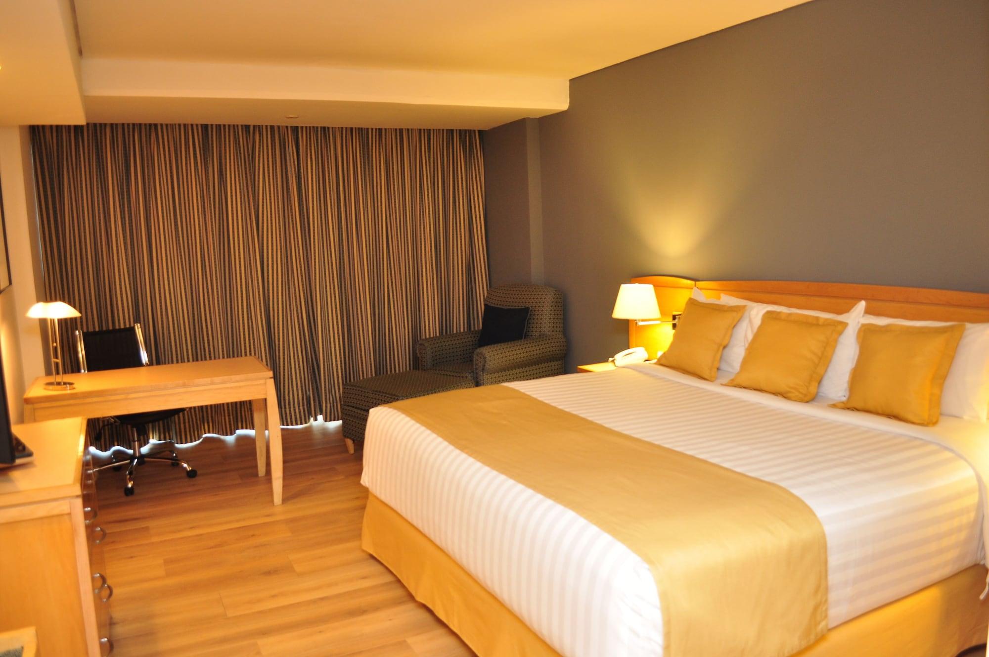 Radisson Paraiso Perisur Mexico Extérieur photo A room at the hotel