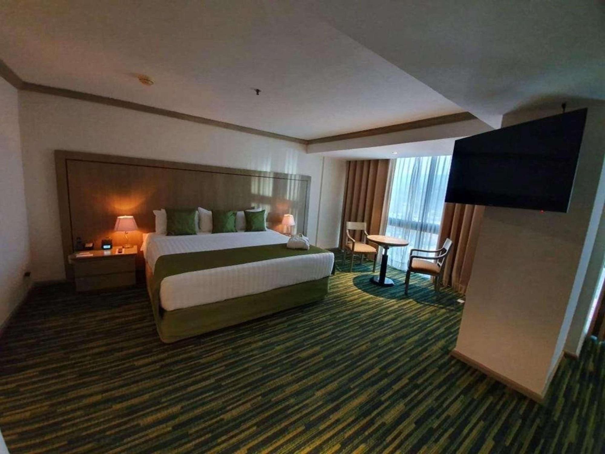 Radisson Paraiso Perisur Mexico Extérieur photo A room at the hotel