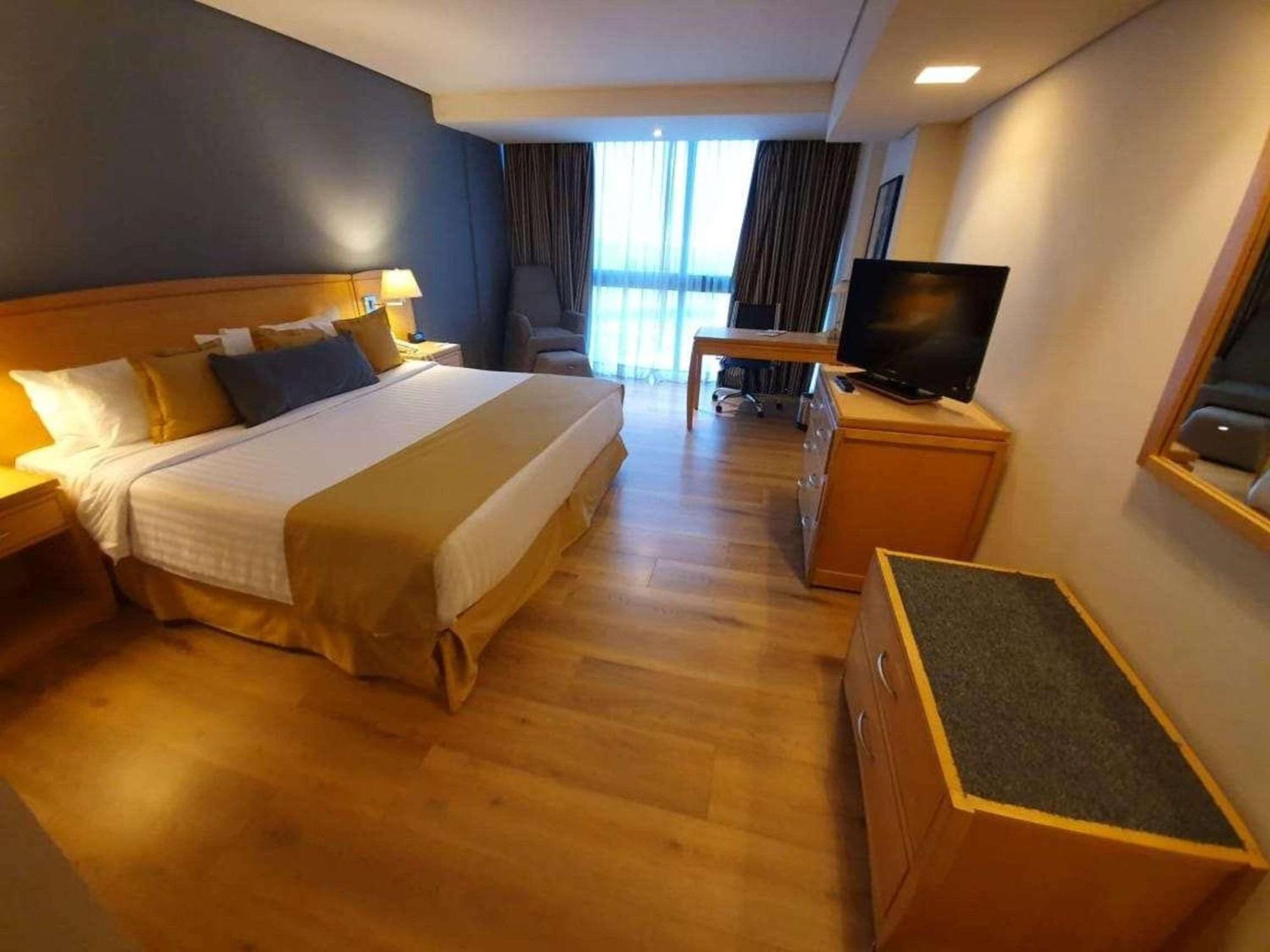 Radisson Paraiso Perisur Mexico Extérieur photo A room at the hotel