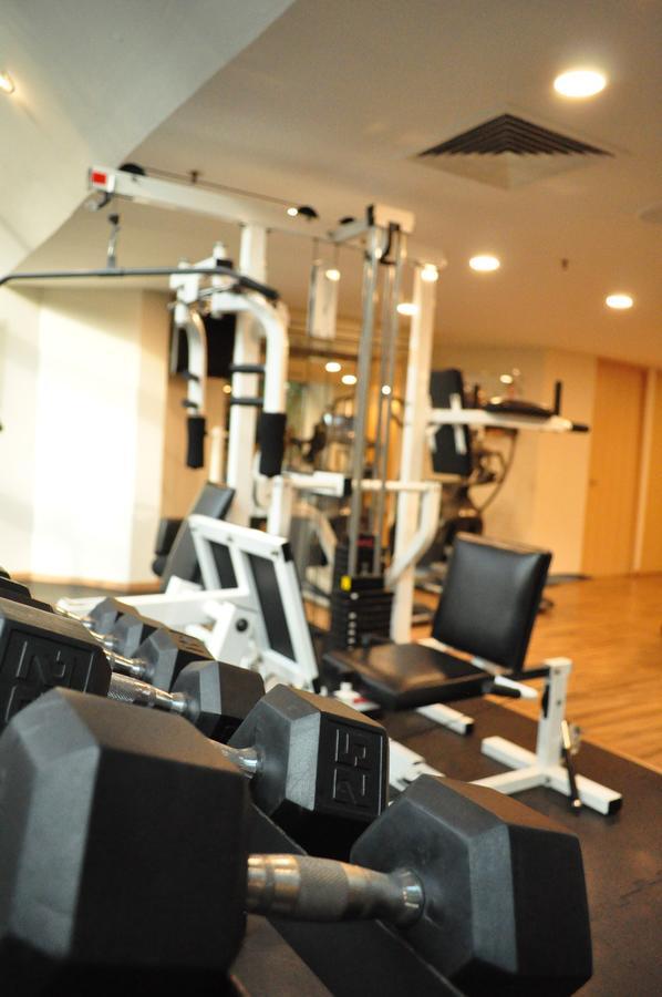 Radisson Paraiso Perisur Mexico Extérieur photo A gym at a hotel