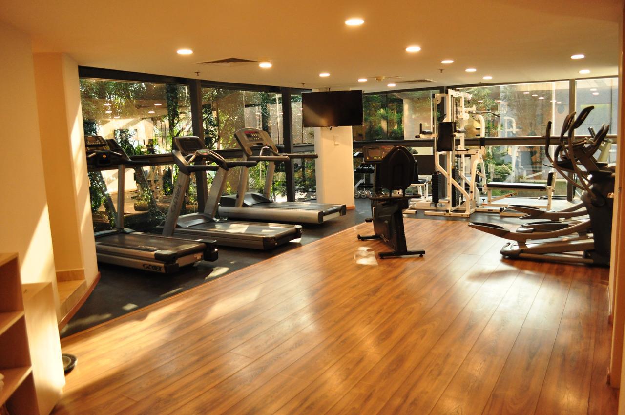 Radisson Paraiso Perisur Mexico Extérieur photo The gym at the hotel