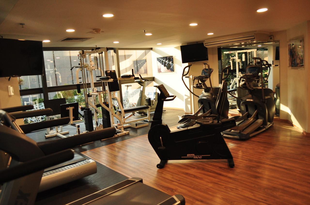 Radisson Paraiso Perisur Mexico Extérieur photo The gym at the hotel